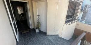 Casa en Dos Plantas con Jardín y Cochera en Excelente Ubicación